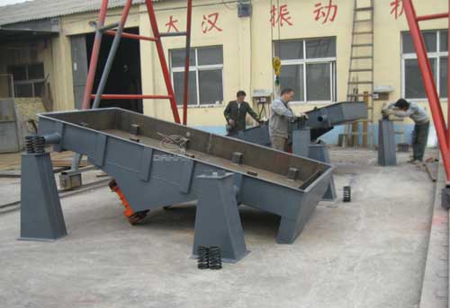 1530型直線振動篩生産現場